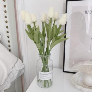 Kunstblumen Simulations-Tulpenstrauß in Glasvase, künstlicher gefälschter Blumentopf für Tischdekoration, Badezimmer-Ornamente im Innenbereich für jeden Anlass