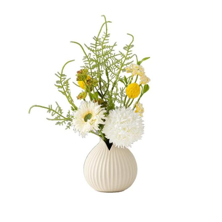 Kunstblumen Künstliche Blumen mit Keramikvase, Seidenblumenarrangements, künstliche Kunstblumensträuße für Büro, Zuhause, Festival-Dekoration für jeden Anlass