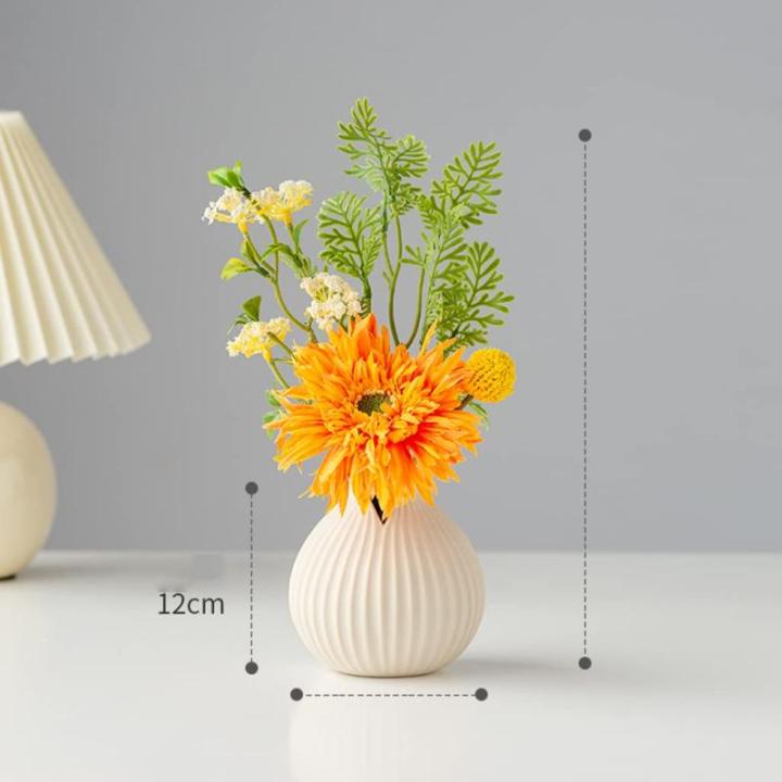 Kunstblumen Künstliche Blumen mit Keramikvase, Seidenblumenarrangements, künstliche Kunstblumensträuße für Büro, Zuhause, Festival-Dekoration für jeden Anlass
