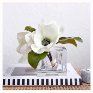 Kunstblumen Künstliche Magnolienblumen mit Vase, kleine künstliche Pflanzen im Innenbereich, Kunstpflanzen im Topf für Wohnkultur, Schlafzimmer, Badezimmer für jeden Anlass