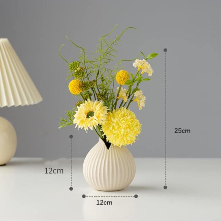 Kunstblumen Künstliche Blumen mit Keramikvase, Seidenblumenarrangements, künstliche Kunstblumensträuße für Büro, Zuhause, Festival-Dekoration für jeden Anlass