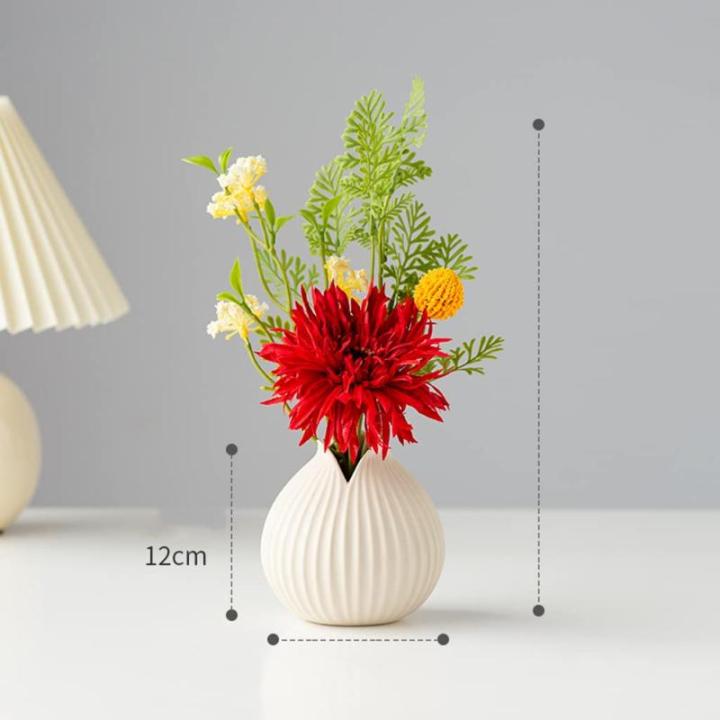 Kunstblumen Künstliche Blumen mit Keramikvase, Seidenblumenarrangements, künstliche Kunstblumensträuße für Büro, Zuhause, Festival-Dekoration für jeden Anlass