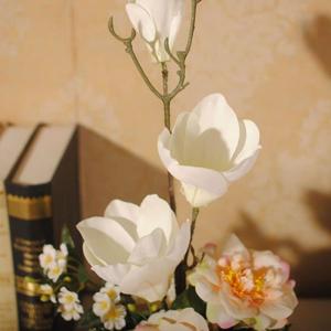 Kunstblumen Künstliche Pflanzen drinnen in Zementtöpfen, künstliche Pflanzen Magnolie/Birnenblüte für drinnen und draußen, Büro-Schreibtisch-Dekor für jeden Anlass