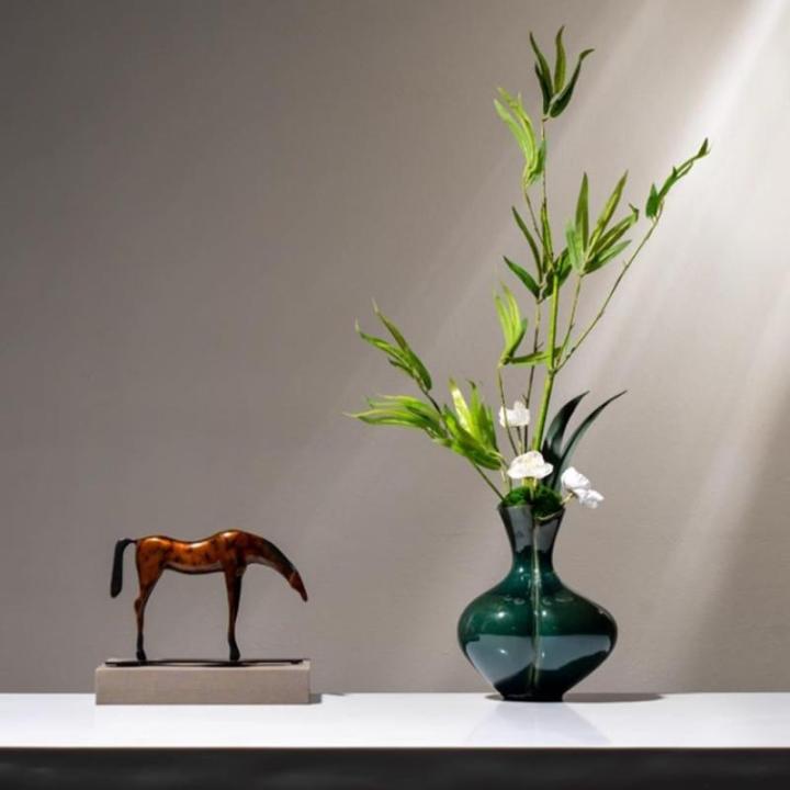 Kunstblumen Künstliche Blumen in Keramikvase – Simuliertes Grünpflanzen-Arrangement für den Hauseingang, als Tafelaufsatz im Wohnzimmer für jeden Anlass