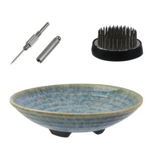 Ikebana-set, Ikebana-schaal van keramiek en Kenzan-bloemen van metaal, met naaldgladmakingsgereedschap, blauw