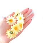 100 x Kunstmatig Geel Craft Daisy Daisies Stof bloemen hoofden, Partij Bruiloft Tafel verstrooit Scrapbook accessoireUitnodiging kaart decoratie Craft Gadget