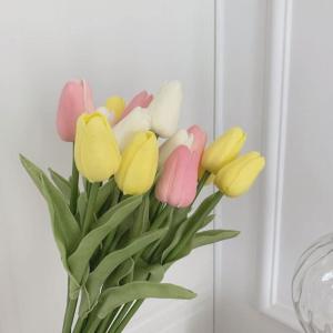 Kunstblumen Simulations-Tulpenstrauß in Glasvase, künstlicher gefälschter Blumentopf für Tischdekoration, Badezimmer-Ornamente im Innenbereich für jeden Anlass