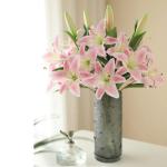 Kunstblumen Künstliche Blumen in Vase, gefälschte Lilien-Blumenarrangement, Lilien-Blumenstrauß, für Home Hotel Flower Party Decor für jeden Anlass