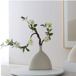 Kunstblumen Künstliche Pflaumenblüten, Pflaumenblüte im Zen-chinesischen Stil, für Heimtisch, Büro, Party, Dekoration (weiße weiße Keramikvase) für jeden Anlass