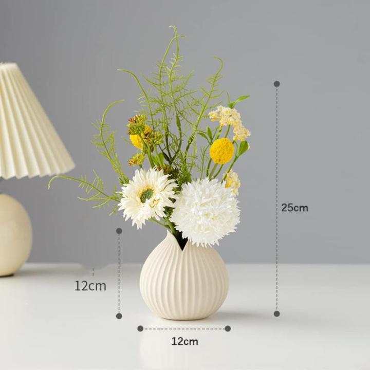 Kunstblumen Künstliche Blumen mit Keramikvase, Seidenblumenarrangements, künstliche Kunstblumensträuße für Büro, Zuhause, Festival-Dekoration für jeden Anlass