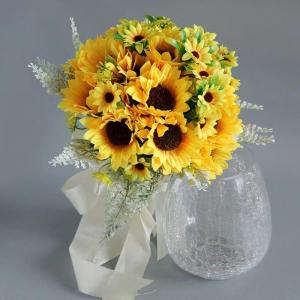 Hochzeitsstrauß for die Braut mit künstlichen Blumen, Simulation von Blumenschmuck for die Hochzeits- und Verlobungszeremonie, künstlicher Blumenstrauß aus Seide