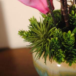 Kunstblumen Gefälschte Magnolienpflanzen für den Innenbereich, künstliche Blumenarrangements mit Porzellanvase, Innendekoration für Hochzeitsfeiern zu Hause für jeden Anlass