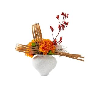 Kunstblumen Künstlicher Kleiner Bonsai-Baum in weißer Keramikvase – naturgetreues Grün für Veranda, Esstisch und Wohnzimmer – Kunstpflanze für jeden Anlass