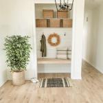 Benjamini Ficus, , grote kunstboom, kamerplant, decoratie met echte houten stam, voor kantoor, decoratie, slaapkamer, eetkamer, binnen, buiten, groen/wit, 123 cm