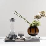 Kunstblumen Elegante künstliche Blumen mit brauner Glasvase – leichtes, luxuriöses Blumenarrangement für Schlafzimmer, Kunstblumen als Herzstück für jeden Anlass