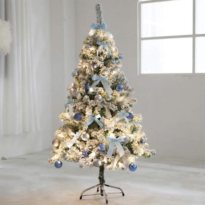 Leichter künstlicher Weihnachtsbaum, beflockter Schnee mit Ornamenten, Metallbeinen, Glasfaser-Baum, klassisch für Dekorationen im Innenbereich, 9,8 Fuß, modisch，A-diamater360