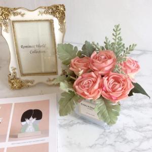 Kunstblumen Künstliche Blumen mit Glasvase, künstliche Seidenrose, künstliche Pflanzen in Töpfen, Tischdekoration, Badezimmer-Ornamente, Heimdekoration für jeden Anlass