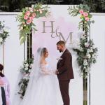 Empfang Seiden Tulpen Arrangements Hochzeit Gemischte Pfingstrosen Willkommensschild Veranstaltungsverzierungen