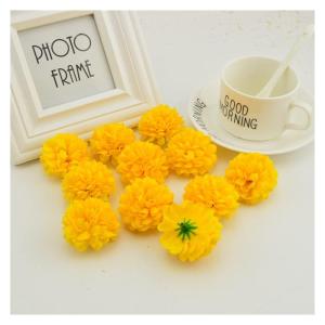 mooie kunstmatige krans bloem panelen 200 stuks goedkope 5 cm zijden chrysant hoofden home bruiloft decoratie muur krans voor de tuin maken deur nep (kleur: geel)