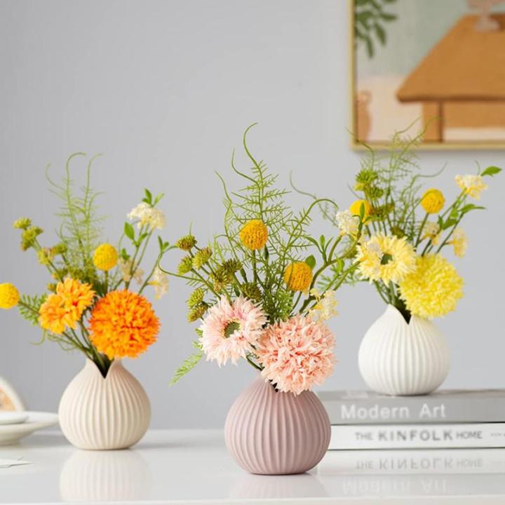 Kunstblumen Künstliche Blumen mit Keramikvase, Seidenblumenarrangements, künstliche Kunstblumensträuße für Büro, Zuhause, Festival-Dekoration für jeden Anlass