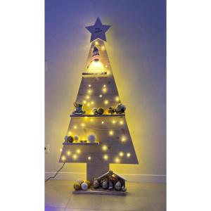 Weihnachtsbaum aus Holz mit Ablagen und Stern Oben