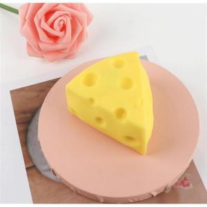 Fake Kuchen künstliche Kuchen Simulationskäsemodell, Künstliches Käsedreieck, Käsekuchen-Dessert-Simulationsbeispielanzeige Realistisches Essen
