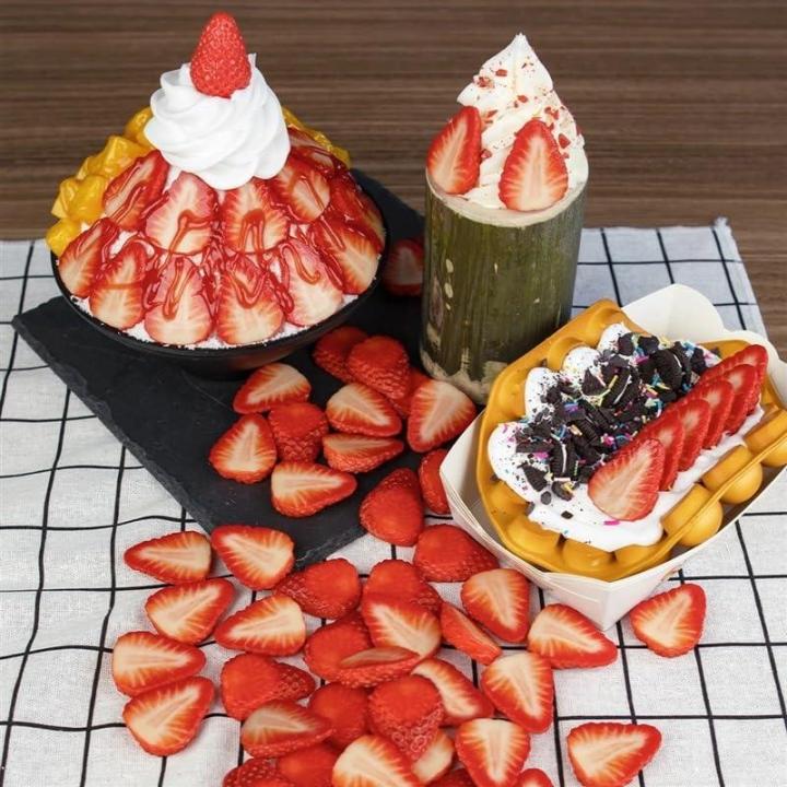 PVC-Simulationsständer, runde Simulation, Erdbeermark, Scheibe, dekoratives Obst, gefälschtes Dessert, Simulationslebensmittel (Color : 1, Size : 3pcs)