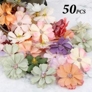50 stuks kunstmadeliefjes, bloemkelken, , kleurrijke bloemkelken, mini zijden bloemen voor het knutselen, scrapbooking, bruiloften, feesten, woondecoratie - willekeurige kleuren
