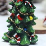 Weihnachtsbaum-Dekoration aus Kunstharz, Weihnachtsstil-Figuren, Mini-Weihnachtsmotive, Miniatur-Handwerk, DIY-Desktop-Dekoration (9 cm)