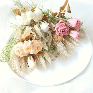 2 stuks , zijden bloemen, roos en tarweaaraars, bloemstukken, kunststof decoratie, planten, boeket, bruid, bruiloftsboeket, tuin, kantoor, kamerdecoratie, tafel-middenstukken (wit)