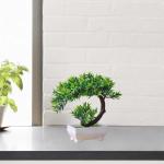 Kunstdecoratieve plant in pot, ornament, in pot voor decoratieve woonkamer, kantoor, tuin, koraalstijl