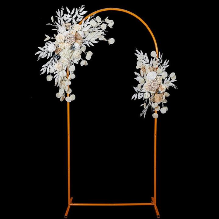Auffällige Türdekorationen Mit Künstlichen Blumen Bunte Künstliche Blumen Gewölbte Türdekorationen Für Fröhliche Anlässe Und Zeremonien Hintergrund