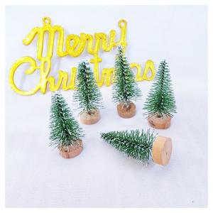 24 Stück Mini Weihnachtsbaum 4.5CM Grün Künstlicher Tannenbaum Klein Christbaum Modell Schnee Frost Bäume Miniatur Tanne Tischbaum Weihnachtsschmuck Desktop Ornamente für DIY 
