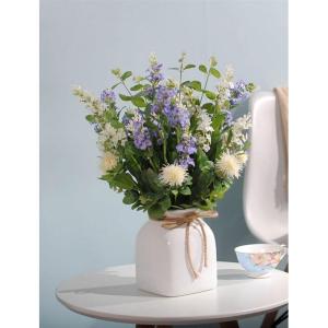 Kunstblumen Künstliche Lavendelblüte, realistische Simulation von Lavendelpflanzen in Keramikvase, Seidentopfdekor im pastoralen Stil für jeden Anlass