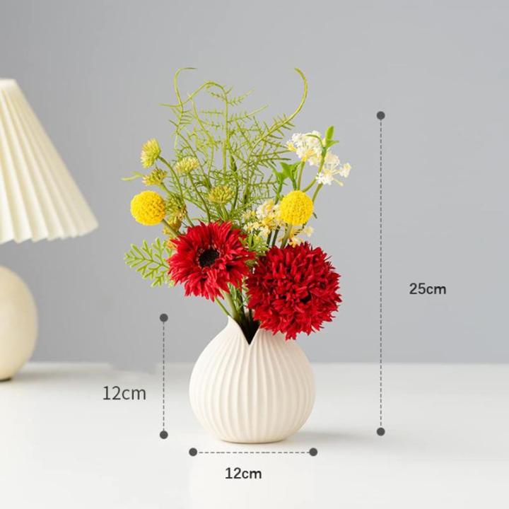 Kunstblumen Künstliche Blumen mit Keramikvase, Seidenblumenarrangements, künstliche Kunstblumensträuße für Büro, Zuhause, Festival-Dekoration für jeden Anlass