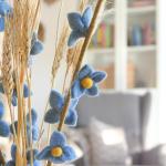 Gry & SIF Kunstkersenbloesemtakken van vilt, flexibele steel, decoratieve takken, vilten bloem, vilten tak, kersenbloesem, lentedecoratie, handgemaakt, Fairtrade, 43 cm, 3 x blauw