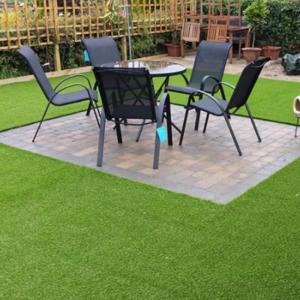 Premium-Kunstrasen-Teppich für Innen- und Außenbereich, 20 mm dicker Kunstrasen mit Drainagelöchern, 2 x 8 m