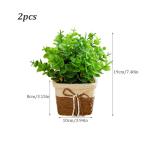 Künstliche Blüten in Töpfen 2pcs kleine realistische künstliche Eukalyptusblatt rustikaler Kunststoffpflanzen mit Weaven -Topf gefälschte Bonsai -Pflanzen Hochzeitstisch Dekor