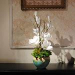 Kunstblumen Gefälschte Magnolienpflanzen für den Innenbereich, künstliche Blumenarrangements mit Porzellanvase, Innendekoration für Hochzeitsfeiern zu Hause für jeden Anlass