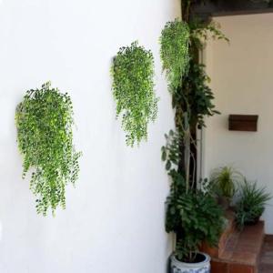Mihunon Kunstmatige Ivy Vine 2 stuks kunstmatige ophanging Vine Planten vervalste kunststof groen Ivy Garland voor bruiloft muur buiten ophangen planten omheining spalier