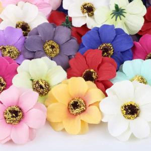 50 stuks kunstmadeliefjes, bloemkelken, , kleurrijke bloemkelken, mini zijden bloemen voor het knutselen, scrapbooking, bruiloften, feesten, woondecoratie - willekeurige kleuren