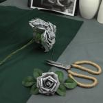 Künstliche Rosen Blume, 25 Stück Schaumrosen Fake Rosen mit Stielen für Hochzeit Blumensträuße Braut Babydusche Party Zuhause Dekoration, Silbrig