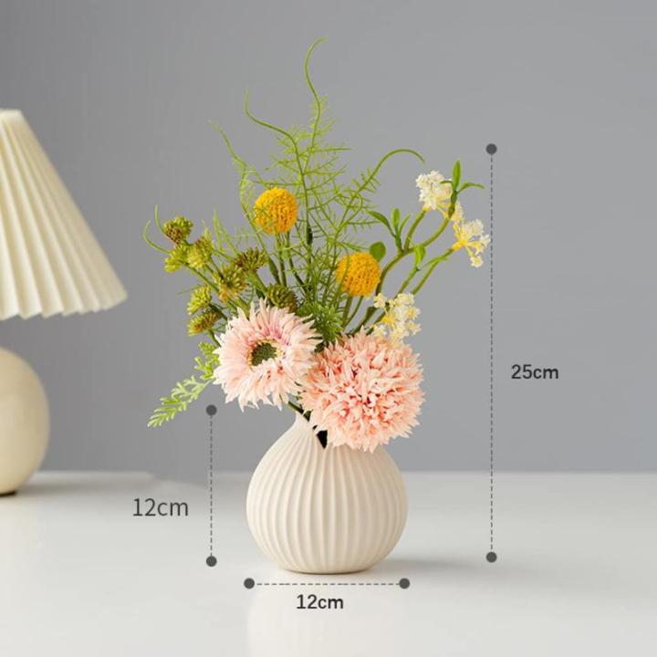 Kunstblumen Künstliche Blumen mit Keramikvase, Seidenblumenarrangements, künstliche Kunstblumensträuße für Büro, Zuhause, Festival-Dekoration für jeden Anlass