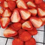 PVC-Simulationsständer, runde Simulation, Erdbeermark, Scheibe, dekoratives Obst, gefälschtes Dessert, Simulationslebensmittel (Color : 1, Size : 3pcs)