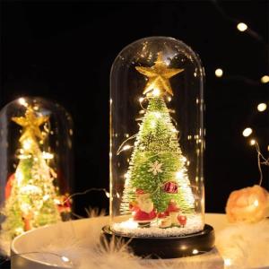Weihnachtsbaumschmuck,Mini Weihnachtsbaum in Glaskuppel auf Holzsockel,Weihnachtsbaum für den Tisch mit LED Lichtern,Geschenk für Tischdekoration,Partydekoration,Weihnachten