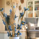 Gry & SIF Kunstkersenbloesemtakken van vilt, flexibele steel, decoratieve takken, vilten bloem, vilten tak, kersenbloesem, lentedecoratie, handgemaakt, Fairtrade, 43 cm, 3 x blauw