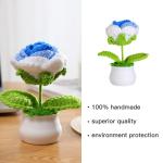 Kunstbloem roos gehaakte bloemen potplant, mini gebreide bloempot, kleine handgemaakte gehaakte bloem voor thuiskantoor tafeldecoratie, cadeau voor haar Valentijnsdag (1, wit blauw