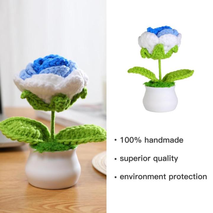 Kunstbloem roos gehaakte bloemen potplant, mini gebreide bloempot, kleine handgemaakte gehaakte bloem voor thuiskantoor tafeldecoratie, cadeau voor haar Valentijnsdag (1, wit blauw