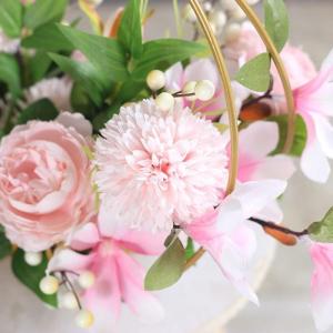 Kunstblumen Künstliche Pflanze, künstliche Pflanze, künstliche Seidenrose mit rundem Metallsockel für Büro, Zuhause, Küche, Garten, Festival-Dekoration für jeden Anlass