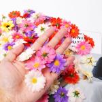 100 stuks 4 cm kunstmadeliefjes, bloemkoppen, mini-madeliefjes, , meerkleurig, madeliefjes, mini-bloemen voor bruiloften en feestdecoraties